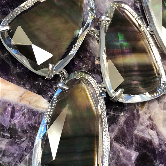 Kendra Scott Harlow Black Mother of Pearl necklace - Picture 6 of 8